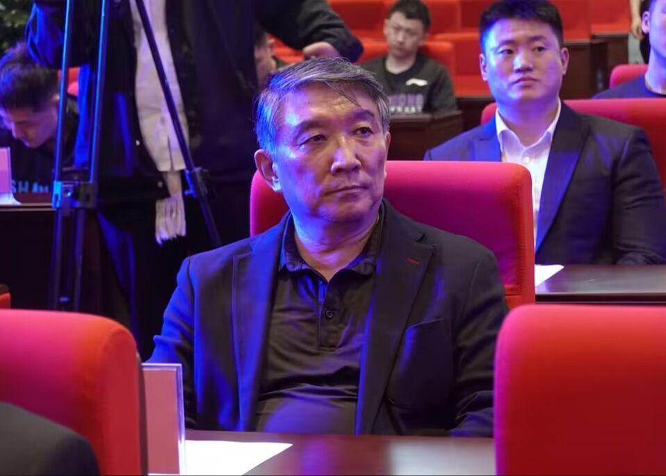 宫鲁鸣:选拔后卫要有技术和战术素养,身体素质一定要好