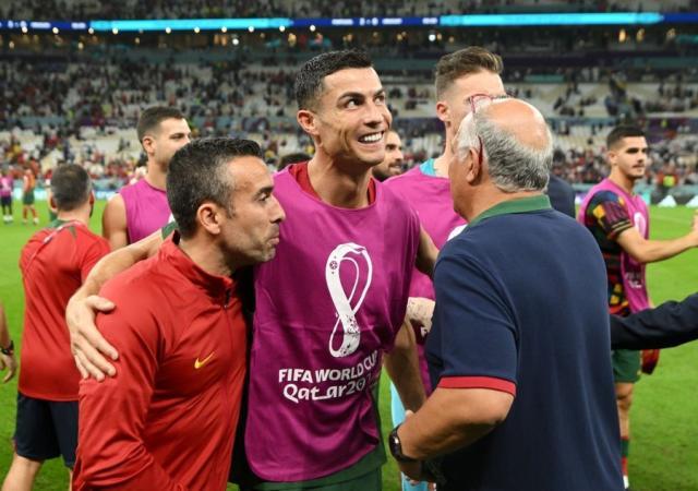 C罗笑称：我碰到了球 B费承认：原以为首球是C罗的