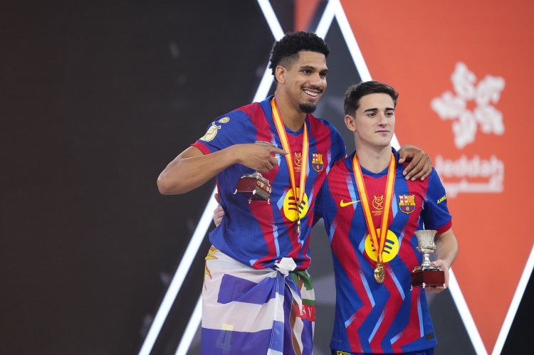 开云体育入口-马卡：加维10天后参加球队合练，巴萨期望球员二月中旬复出