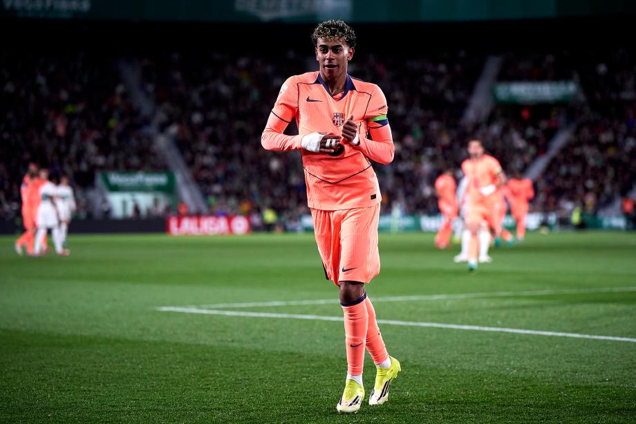 开云体育入口-西甲：亚马尔闪击破门费兰建功 巴萨3-1战胜埃尔切