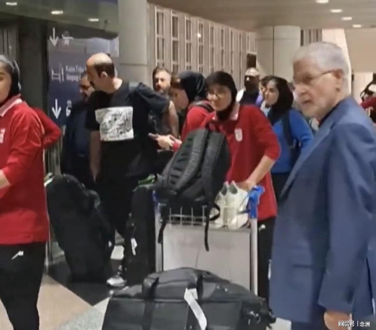 开云体育下载-暴露了！伊朗女足6人从安全屋撤离 1人反悔将地点告知伊朗大使馆