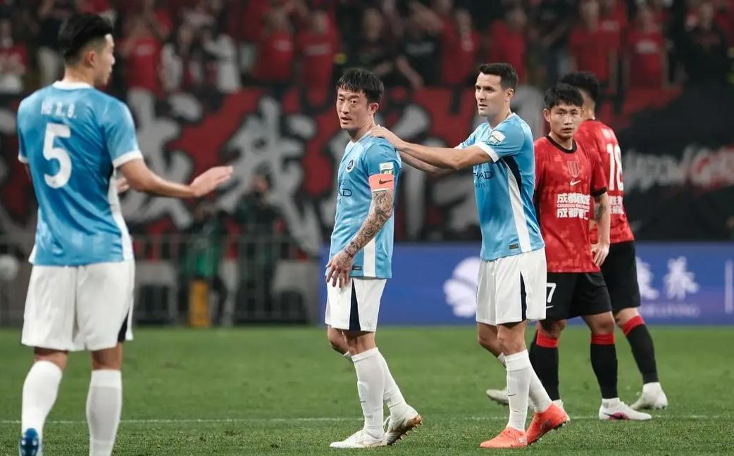 云开体育官网-跌出“跑男”榜前3！周定洋来到深圳跑不动了，全场隐身惹争议